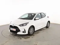 Käytetty Toyota Yaris Hybrid Active 116 HP (85 kW) 2023 Valkoinen Sedan