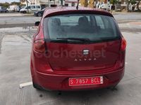 Usado Seat Altea Style 105 CV (77 kW) 2010 Granate Monovolumen