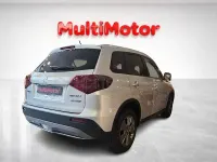 Usado Suzuki Vitara 129 CV (94 kW) 2023 Gris / plata SUV
