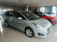 Usado Peugeot 5008 Active 115 CV (84 kW) 2014 Gris / plata Monovolumen
