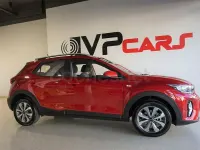 Usado Kia Stonic 84 CV (61 kW) 2022 Granate SUV