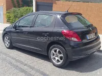 Usado Peugeot 207 75 CV (55 kW) 2010 Negro Berlina
