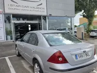 Usado Ford Mondeo Ghia 170 CV (125 kW) 2001 Gris / plata Berlina