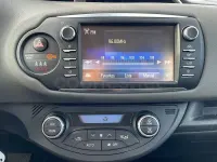 Usado Toyota Yaris Hybrid Active 100 CV (73 kW) 2019 Blanco Berlina