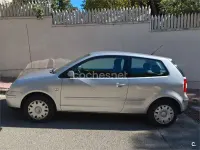 Usado VW Polo Highline 75 CV (55 kW) 2003 Gris / plata Berlina