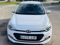 Usado Hyundai i20 75 CV (55 kW) 2015 Blanco Berlina