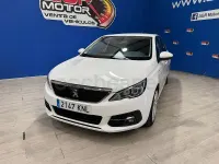 Usado Peugeot 308 Allure 130 CV (95 kW) 2018 Blanco Berlina