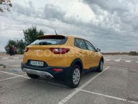 Usado Kia Stonic 84 CV (61 kW) 2023 Amarillo SUV