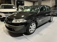 Usado Renault Mégane Dynamique 105 CV (77 kW) 2006 Negro Berlina