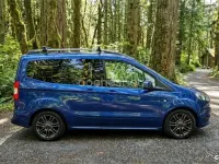 Usado Ford Tourneo Courier Sport 100 CV (73 kW) 2018 Azul Monovolumen