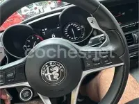 Usado Alfa Romeo Giulia Super 150 CV (110 kW) 2017 Gris / plata Berlina