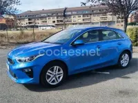 Usado Kia Ceed 100 CV (73 kW) 2019 Azul Utilitario