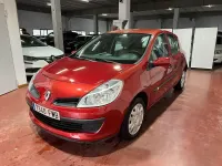Usado Renault Clio II Business 85 CV (62 kW) 2007 Rojo Berlina