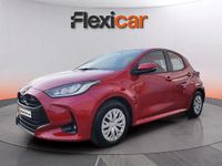 Usado Toyota Yaris Hybrid Active 116 CV (85 kW) 2023 Rojo Berlina