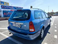 Usado Ford Focus Ghia 100 CV (73 kW) 2003 Azul Familiar