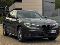 Usado Alfa Romeo Stelvio Sprint 190 CV (139 kW) 2022 Gris / plata SUV