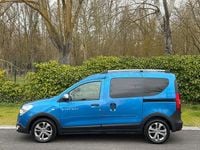 Usado Dacia Dokker Stepway 90 CV (66 kW) 2016 Azul Monovolumen