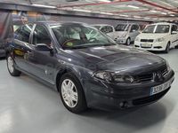 Usado Renault Laguna II Authentique 110 CV (80 kW) 2006 Gris / plata Berlina