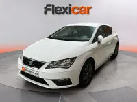 Usado Seat Leon Style 130 CV (95 kW) 2019 Blanco Berlina