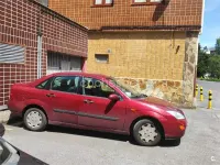 Usado Ford Focus Ghia 100 CV (73 kW) 2001 Rojo Berlina