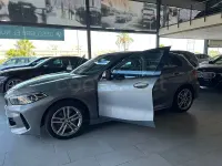 Usado BMW 118 Comfort Edition 150 CV (110 kW) 2024 Gris / plata Utilitario
