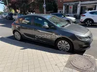 Usado Opel Astra Selective 110 CV (80 kW) 2015 Gris / plata Berlina
