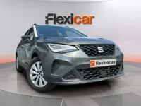 Usado Seat Arona Style 110 CV (80 kW) 2023 Gris SUV