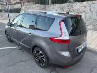 Usado Renault Scénic Bose Edition 110 CV (80 kW) 2015 Gris / plata Monovolumen