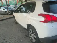 Usado Peugeot 2008 Allure 120 CV (88 kW) 2013 Blanco SUV