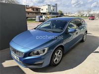 Usado Volvo V60 Momentum 136 CV (100 kW) 2014 Azul Familiar