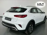 Usado Kia XCeed 100 CV (73 kW) 2025 Blanco SUV