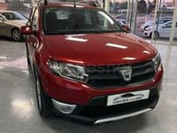 Usado Dacia Sandero Lauréate 90 CV (66 kW) 2016 Granate Berlina