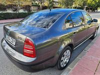 Usado Skoda Superb Elegance 131 CV (96 kW) 2002 Gris Berlina