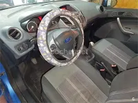 Usado Ford Fiesta Trend 68 CV (50 kW) 2010 Azul Berlina