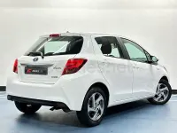 Usado Toyota Yaris Hybrid Active 100 CV (73 kW) 2016 Blanco Berlina