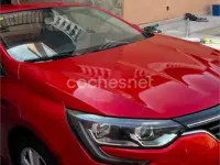 Usado Renault Mégane Intens 100 CV (73 kW) 2017 Rojo Berlina