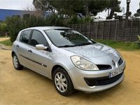 Usado Renault Clio II Privilege 100 CV (73 kW) 2006 Gris / plata Berlina