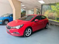 Usado Opel Astra Dynamic 136 CV (100 kW) 2017 Rojo Berlina