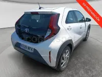 Usado Toyota Aygo X Play 72 CV (52 kW) 2023 Blanco SUV
