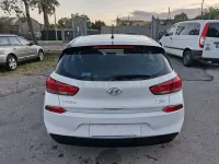 Usado Hyundai i30 95 CV (69 kW) 2018 Blanco Berlina