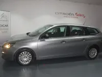 Usado Peugeot 308 SW Access 100 CV (73 kW) 2016 Gris / plata Familiar