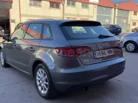 Usado Audi A3 Attraction 105 CV (77 kW) 2013 Gris / plata Berlina