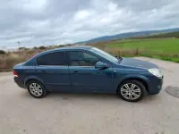 Usado Opel Astra Edition 110 CV (80 kW) 2010 Azul Berlina