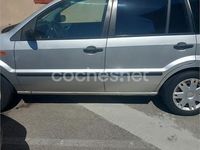 Usado Ford Fusion Trend 68 CV (50 kW) 2005 Gris / plata Utilitario