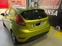 Usado Ford Fiesta Trend 68 CV (50 kW) 2010 Verde Berlina