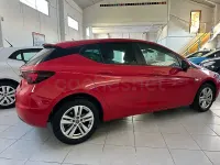 Usado Opel Astra Selective 105 CV (77 kW) 2018 Rojo Berlina