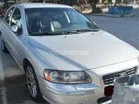 Usado Volvo S60 163 CV (119 kW) 2005 Gris / plata Berlina