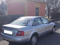 Usado Audi A4 125 CV (91 kW) 1998 Gris / plata Berlina