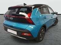 Usado Hyundai Bayon Blackline 100 CV (73 kW) 2023 Azul turquesa (techo negro) SUV