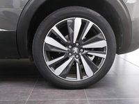Usado Peugeot 5008 Allure 131 CV (96 kW) 2019 Gris Monovolumen